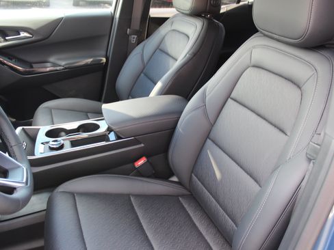 New 2026 Chevrolet Equinox LT w/ Convenience Package II AWD/4WD image 9