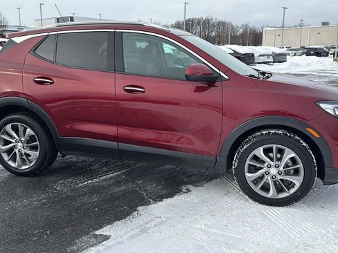 Used 2022 Buick Encore GX Essence w/ Experience Buick Package image 3