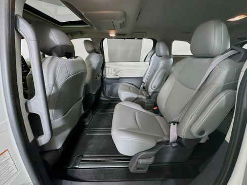 Used 2021 Toyota Sienna XLE w/ XLE Plus Package image 29