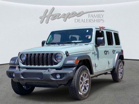 Used 2024 Jeep Wrangler Unlimited Sport AWD/4WD image 8