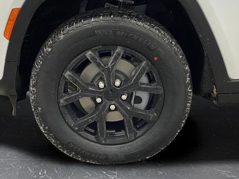 New 2026 Jeep Grand Cherokee Altitude image 38