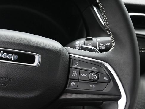 Used 2023 Jeep Grand Cherokee L Laredo AWD/4WD image 31
