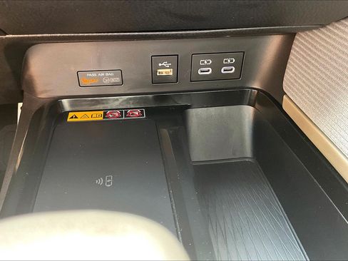 Used 2025 Toyota Camry SE w/ Convenience Package FWD image 33