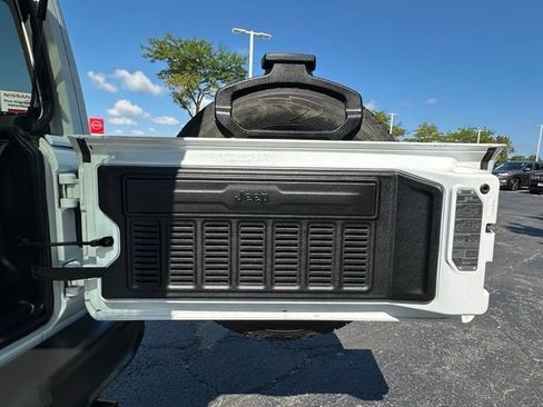 Used 2021 Jeep Wrangler Unlimited Sahara AWD/4WD image 23