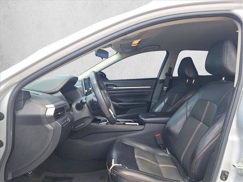 Used 2023 Nissan Altima 2.5 SR FWD image 10