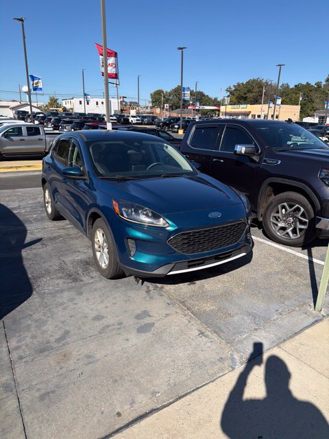 Used 2020 Ford Escape SE FWD image 2