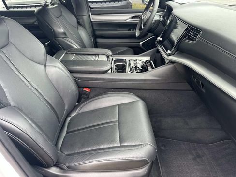 Used 2024 Jeep Wagoneer Series II AWD/4WD image 13