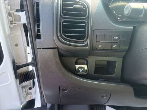 Used 2025 RAM ProMaster 2500 w/ U-Haul Equipment Group FWD image 20