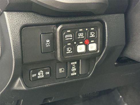Used 2021 Toyota Tacoma TRD Off-Road AWD/4WD image 14