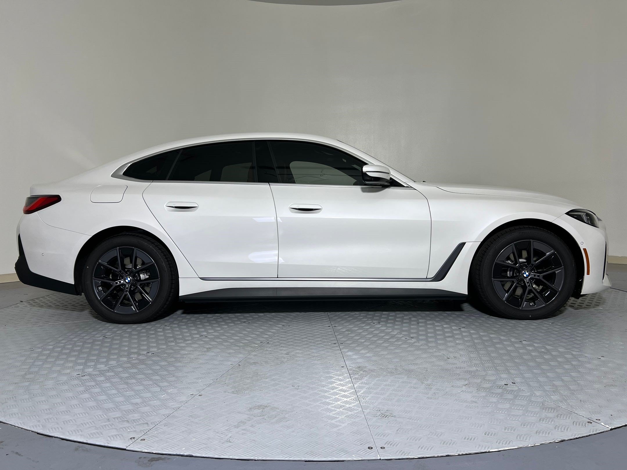 Used 2026 BMW i4 eDrive40 w/ Premium Package RWD image 7