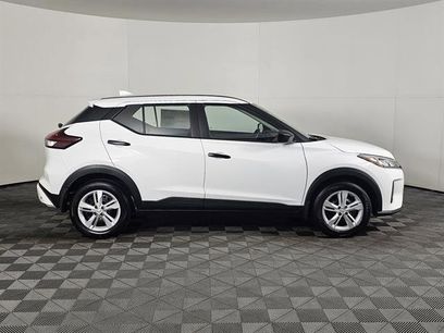 New 2025 Nissan Kicks S