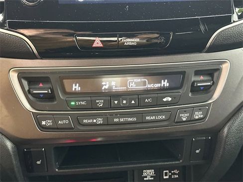 Used 2022 Honda Pilot Sport image 13