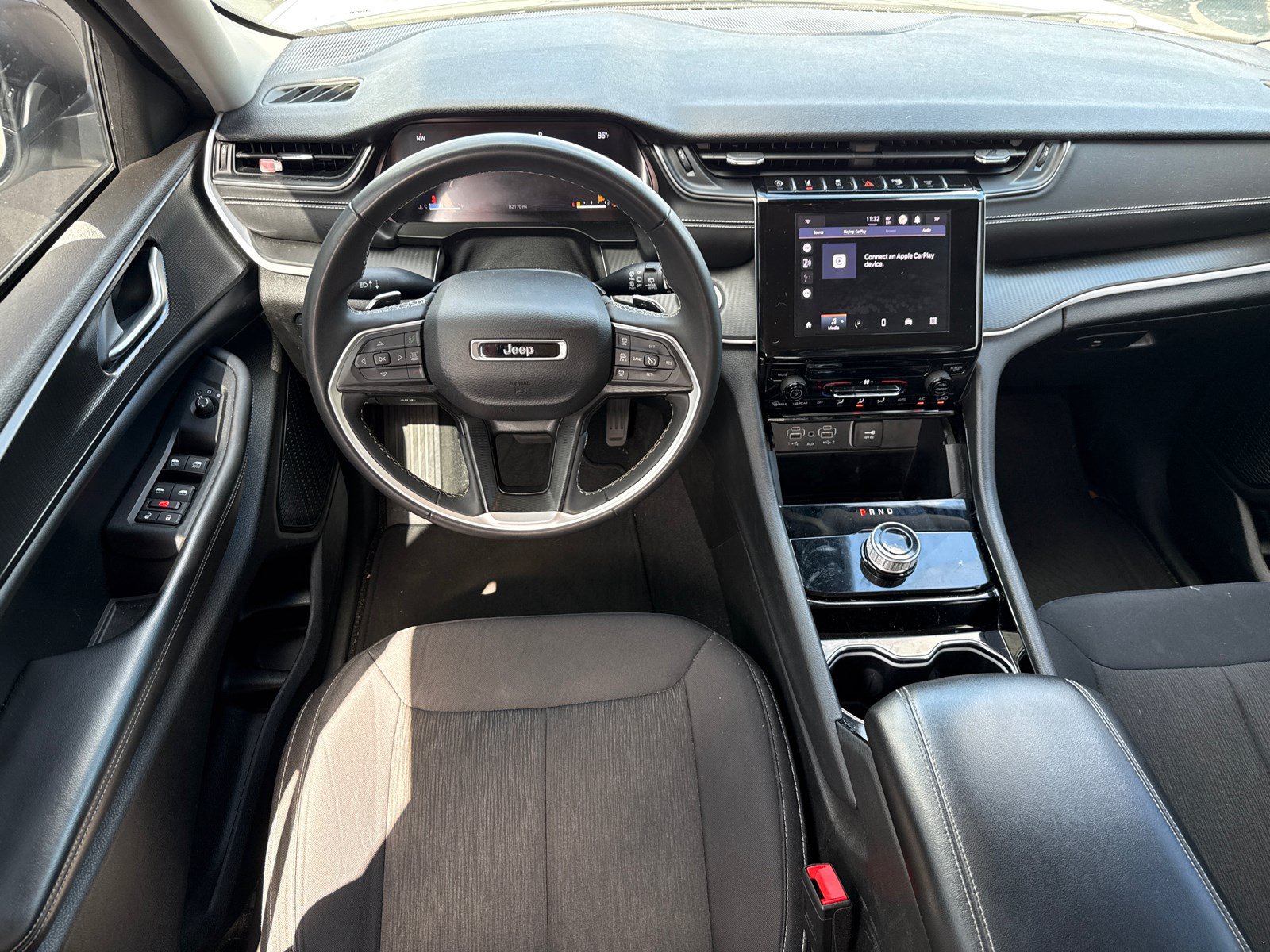 Used 2023 Jeep Grand Cherokee Laredo AWD/4WD image 23