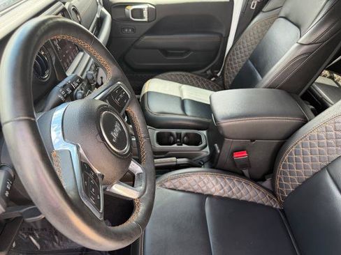 Used 2023 Jeep Wrangler Unlimited Sahara AWD/4WD image 10