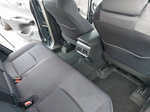 Used 2021 Toyota Venza Limited image 11