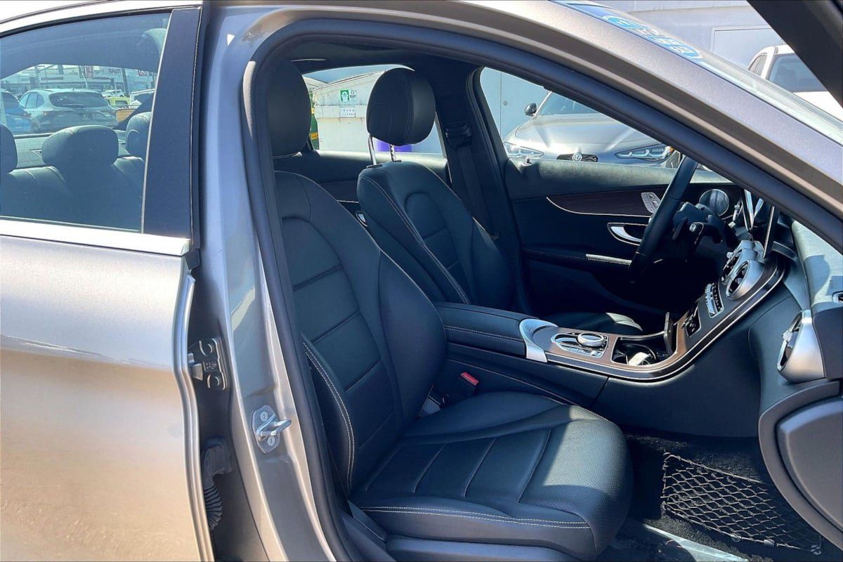 Used 2020 Mercedes-Benz C 300 Sedan w/ Premium Package image 7