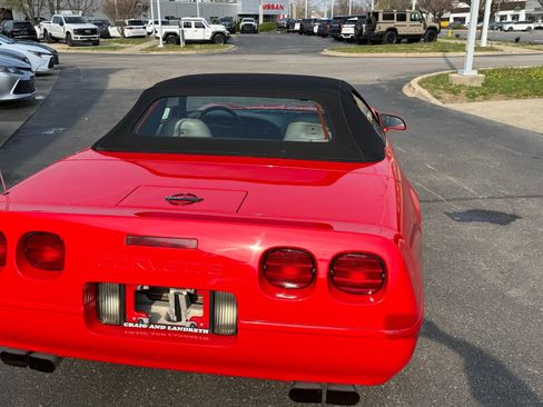 Used 1996 Chevrolet Corvette Convertible RWD image 16