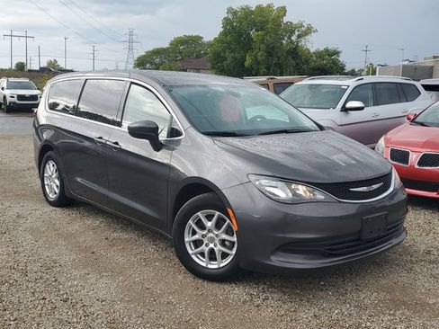 Used 2020 Chrysler Voyager LX FWD image 1
