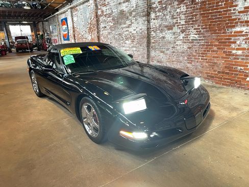 Used 1998 Chevrolet Corvette Convertible w/ Memory Pkg RWD image 8