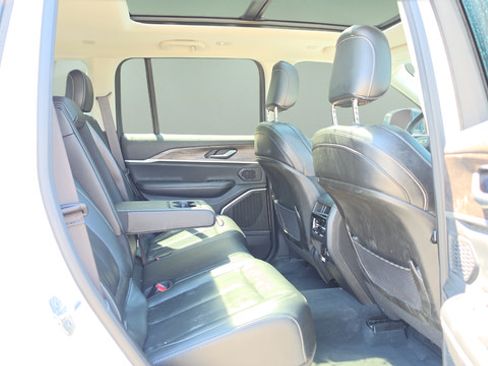 Used 2022 Jeep Grand Cherokee Limited 4xe w/ MOPAR Finishing Package AWD/4WD image 13