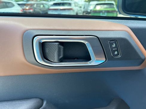 Used 2024 Ford Bronco Outer Banks image 12