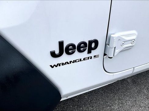 Used 2023 Jeep Wrangler Sport image 21