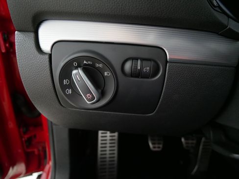Used 2013 Volkswagen Golf R 4-Door AWD/4WD image 26