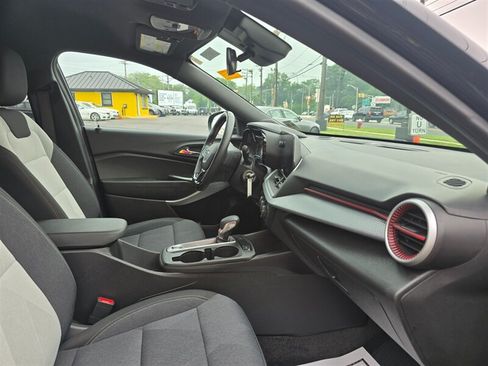 Used 2024 Chevrolet Trax RS w/ Driver Confidence Package FWD image 16