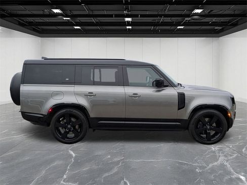 Used 2023 Land Rover Defender 130 X-Dynamic SE image 11