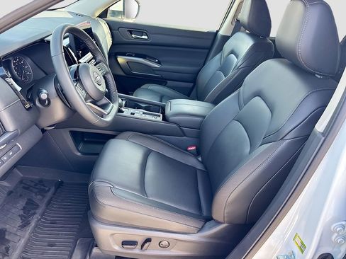 Used 2025 Nissan Pathfinder SL w/ Lighting Package (N92) image 21