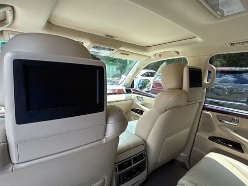 Used 2013 Lexus LX 570 4WD w/ Luxury Pkg image 25