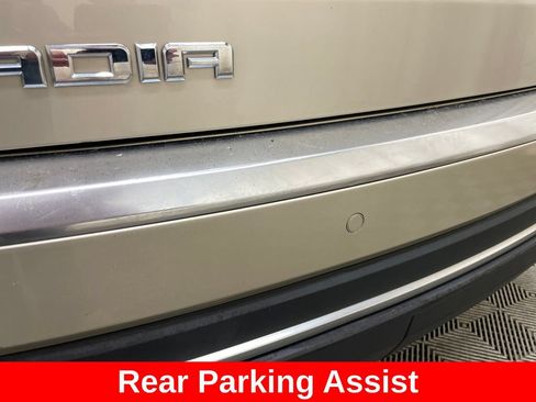 Used 2014 GMC Acadia SLE FWD image 13