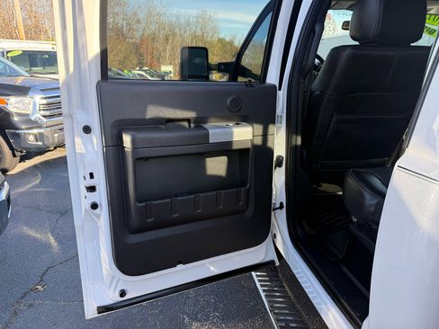 Used 2015 Ford F350 Lariat w/ Chrome Package image 29