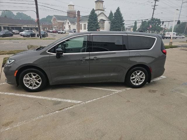 Certified 2024 Chrysler Pacifica Touring-L FWD image 12