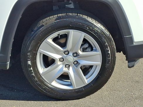 Certified 2022 Jeep Compass Latitude w/ Convenience Group image 8