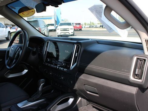 Used 2025 Nissan Frontier SV image 23