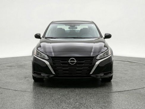 Used 2025 Nissan Altima 2.5 SV image 2