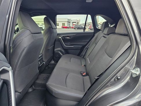 Used 2025 Toyota RAV4 SE image 17