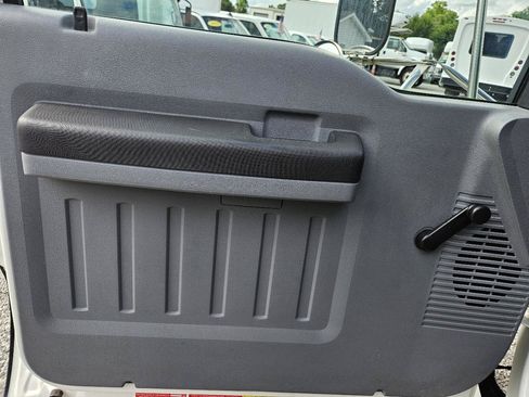 Used 2011 Ford F750 2WD Regular Cab Super Duty image 28