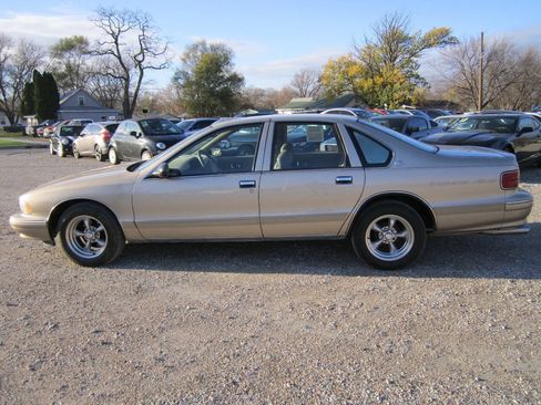 Used 1996 Chevrolet Caprice Classic RWD image 1