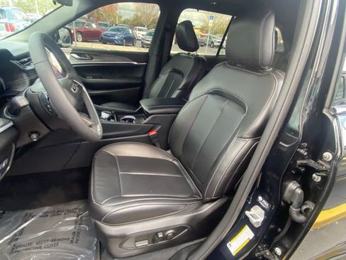 Used 2025 Jeep Grand Cherokee Limited w/ Luxury Tech Group II image 15