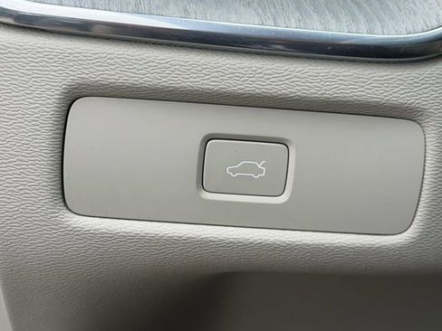 Certified 2024 Volvo XC60 B5 Plus w/ Protection Package Premier AWD/4WD image 25