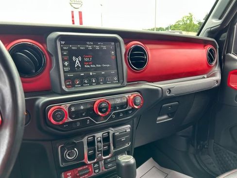 Used 2022 Jeep Gladiator Rubicon w/ Cold Weather Group AWD/4WD image 38