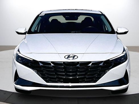 Used 2023 Hyundai Elantra Limited image 3