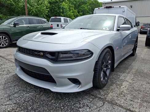Used 2020 Dodge Charger Scat Pack RWD image 4