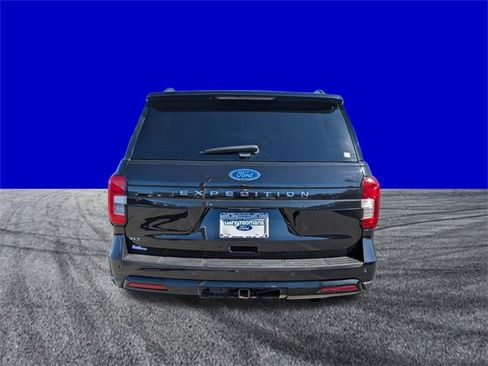 Certified 2023 Ford Expedition XLT image 5