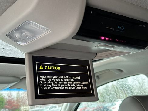 Used 2014 Toyota Sequoia Platinum image 15