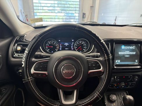 Used 2018 Jeep Compass Limited w/ Navigation Group AWD/4WD image 23