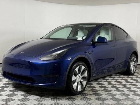 Used 2023 Tesla Model Y Long Range AWD/4WD image 2