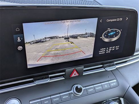 Used 2024 Hyundai Elantra SEL image 21